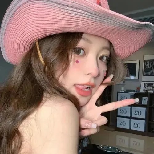 某天后之女出道颜值引争议，连续多日内幕曝光，学校展开调查